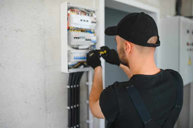 Lire la suite à propos de l’article Électricien Meyzieu : Votre Expert de Confiance pour Tous Vos Travaux Électriques
